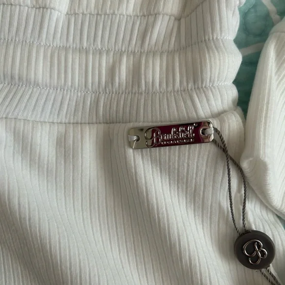 Elegant White Ribbed Bodysuit - Picture 4 of 9